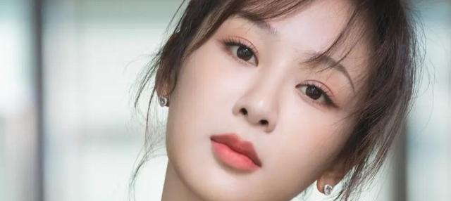 迪丽热巴|中流砥柱的“90花”,迪丽热巴在积极转型,李沁谭松韵差点火候