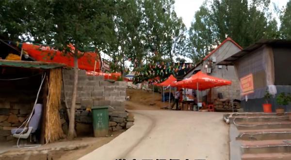 拉面哥现状：面摊升级开张，装修精致像农家院，被嘲人气不如当初