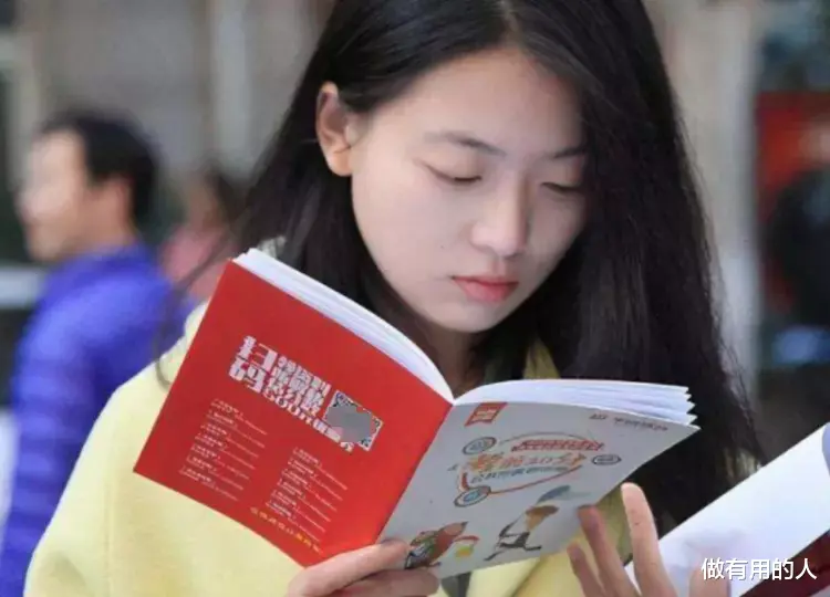 职业教育|三本生扎堆考公被嘲，不能让学渣当公务员，网友：我985白读了