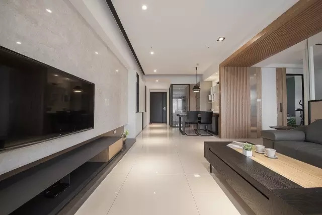 126平美式+轻奢装修三居室,玄关柜子墙体现出超强收纳力