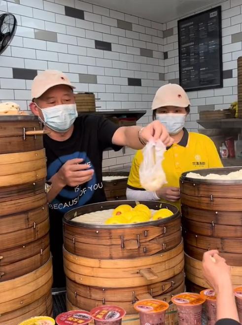 |孙海洋晒包子店配文“凡尔赛”，网友：确实有两把刷子