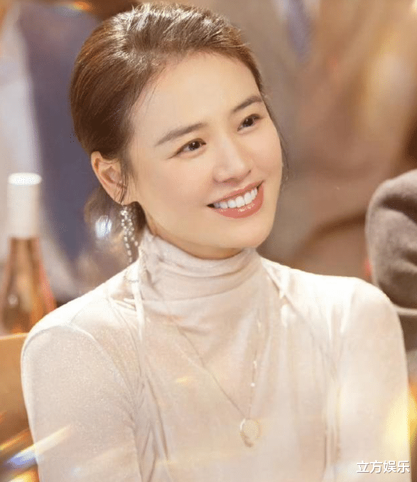 马思纯|马思纯晒做菜近照，整个人发福不似女明星，网友：肚子像怀孕了