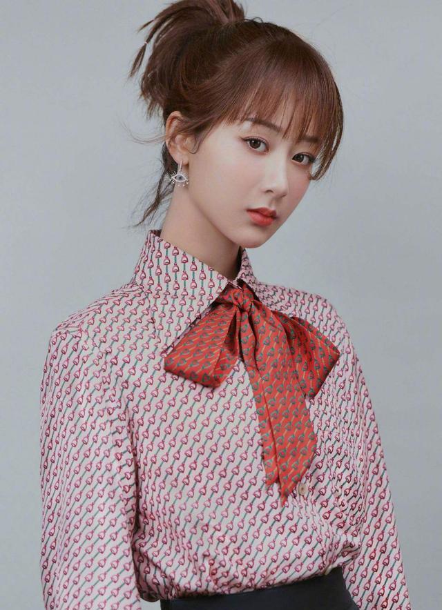 杨紫|《余生》才刚结局,杨紫脸肌肉僵硬,颧弓硬邦邦,鼻沟纹很深