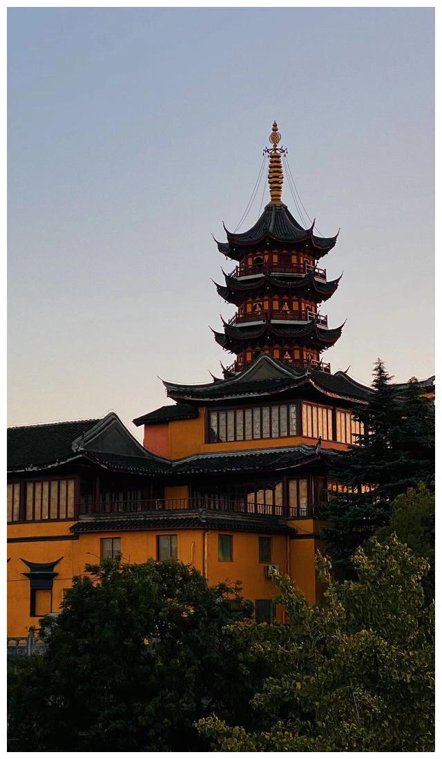 南京|它被誉为三省省会,也是中国幸福感最强的城市之一,浪漫感十足