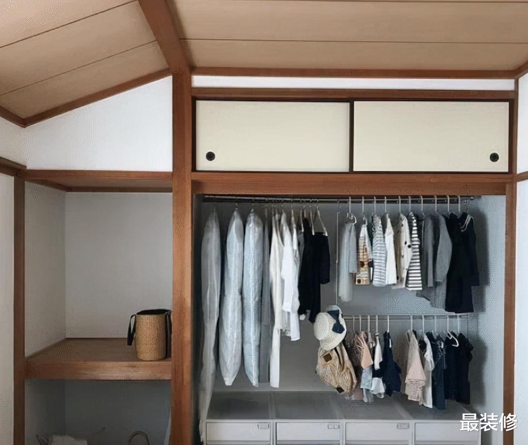 第1次看见日本人的衣柜,里面竟然没有一块隔板,还能那么实用?