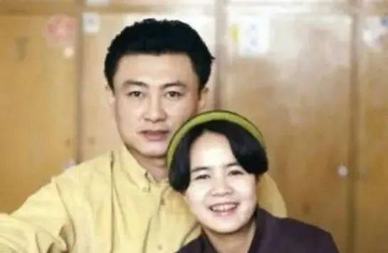 刘纯燕|央视反差最大的夫妻：最严肃“国脸”娶了“金龟子”，处处不般配，却恩爱34年