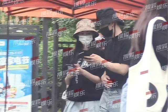 盛一伦|张天爱盛一伦疑恋爱,穿情侣装眼神宠溺,同回女方家中小动作不断