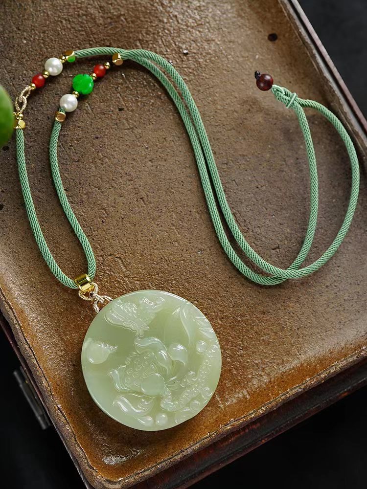 雕刻|美丽的您适合带这个和田玉吗