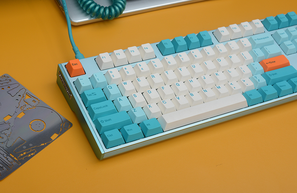 playstation5|清纯“面孔”，猛男身材，睿匠R87青空版键盘