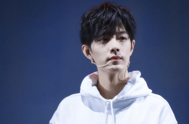 肖战|肖战三位“老友”祝贺《好来》代言,品牌已换背景图,很宠爱肖战