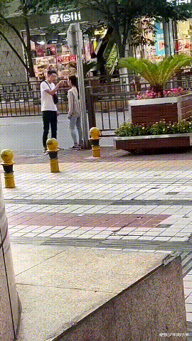 江西:女子生气打了男友一巴掌,立马被还2巴掌,“不能惯着她”