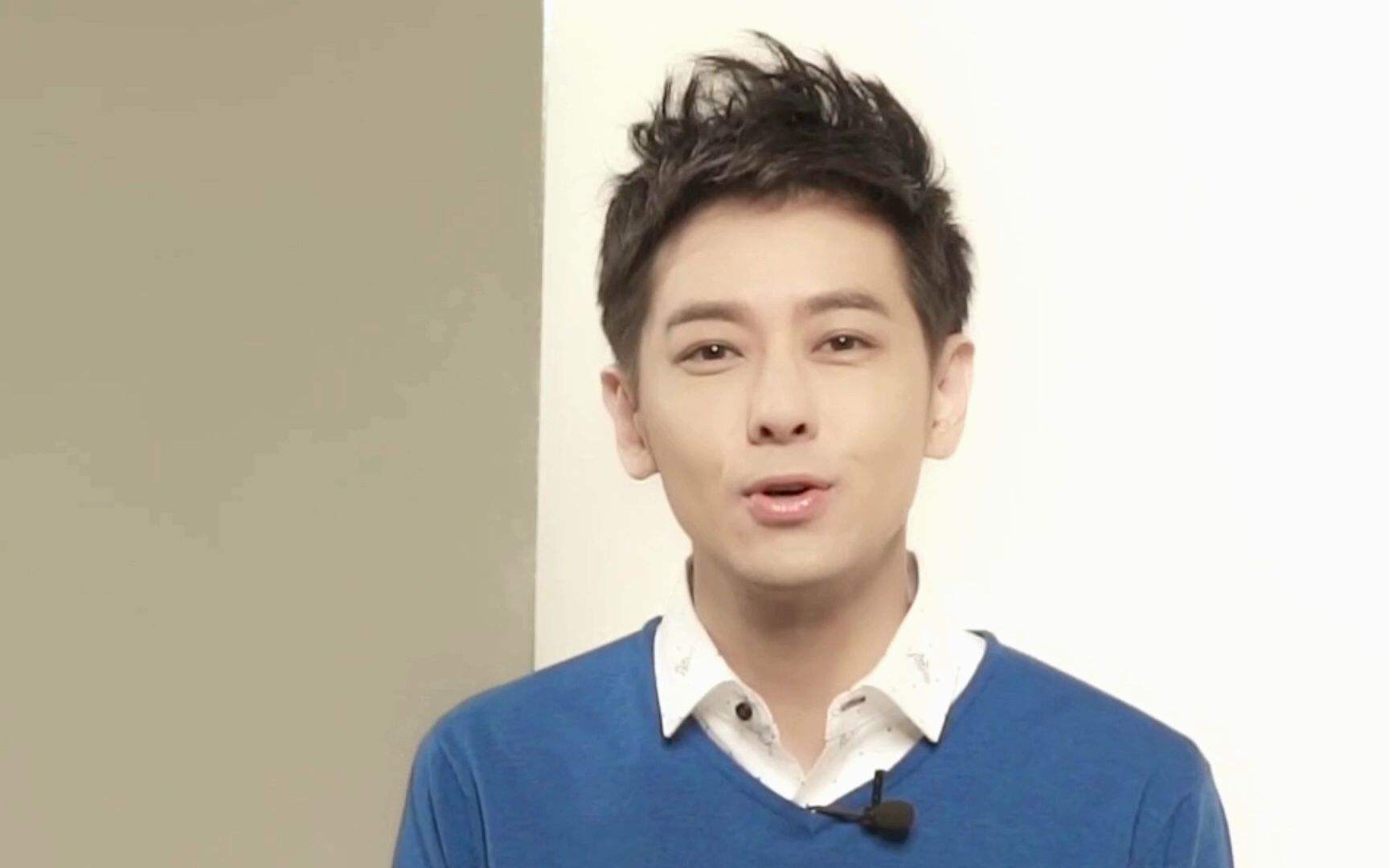 侯祥|“不老明星”侯祥，9岁不再发育，20年一直演儿子，与娇妻合照像母子