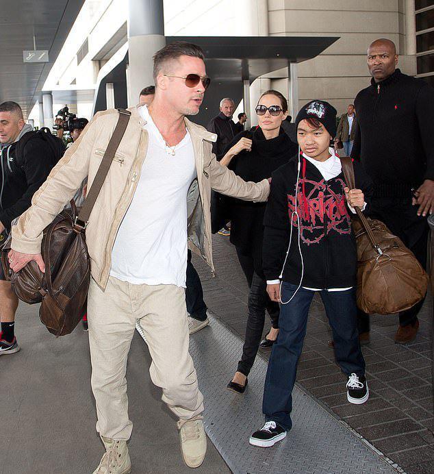 安吉丽娜·朱莉|朱莉向法庭提交遭家暴照片，申请向公众曝光，手和肘部有明显瘀伤