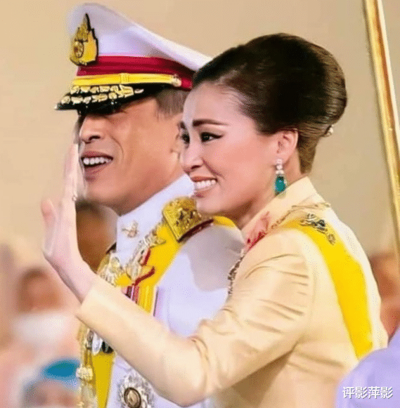 苏提达|苏提达海报恭贺丹麦女王,摆出王室女主人姿态,后宫女眷望尘莫及