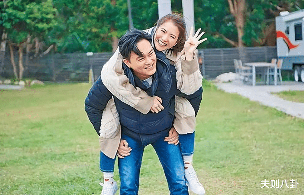 明星夫妻|表面“秀恩爱”，实际“割韭菜”，这明星夫妻离翻车不远了