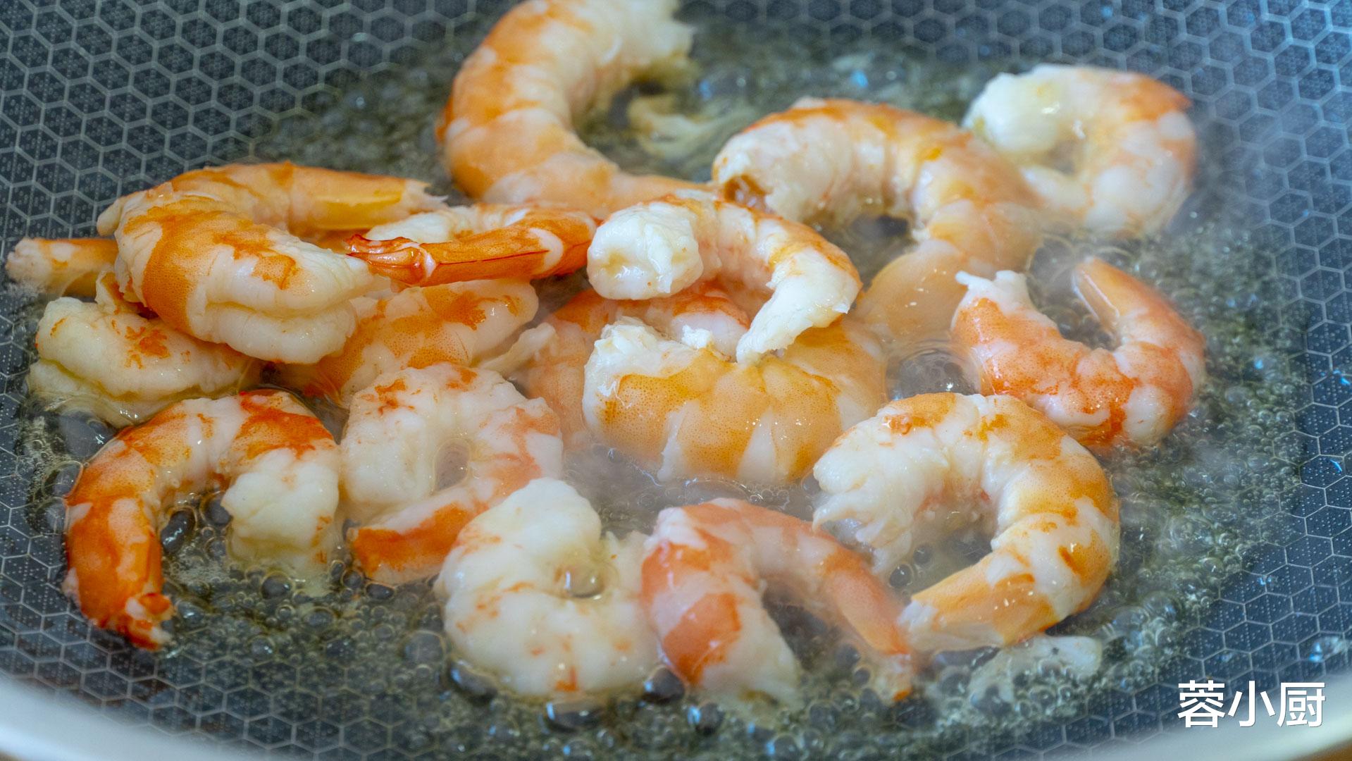 脑梗塞|中老年人“养骨”,别只懂喝骨汤,建议多吃4物,腿脚有劲精神好