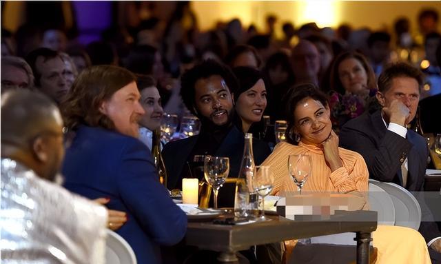 汤姆·克鲁斯|是报复阿汤哥，还是蹭“正确”热度？凯蒂携小10岁黑人男友走红毯