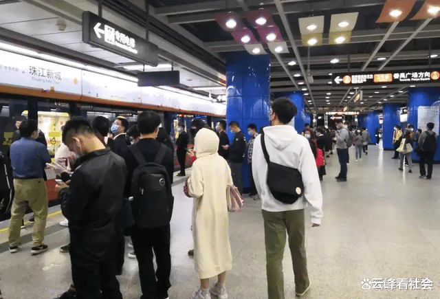 21岁女子追求刺激带女儿嫁非洲男子,女子:终于找到真爱了