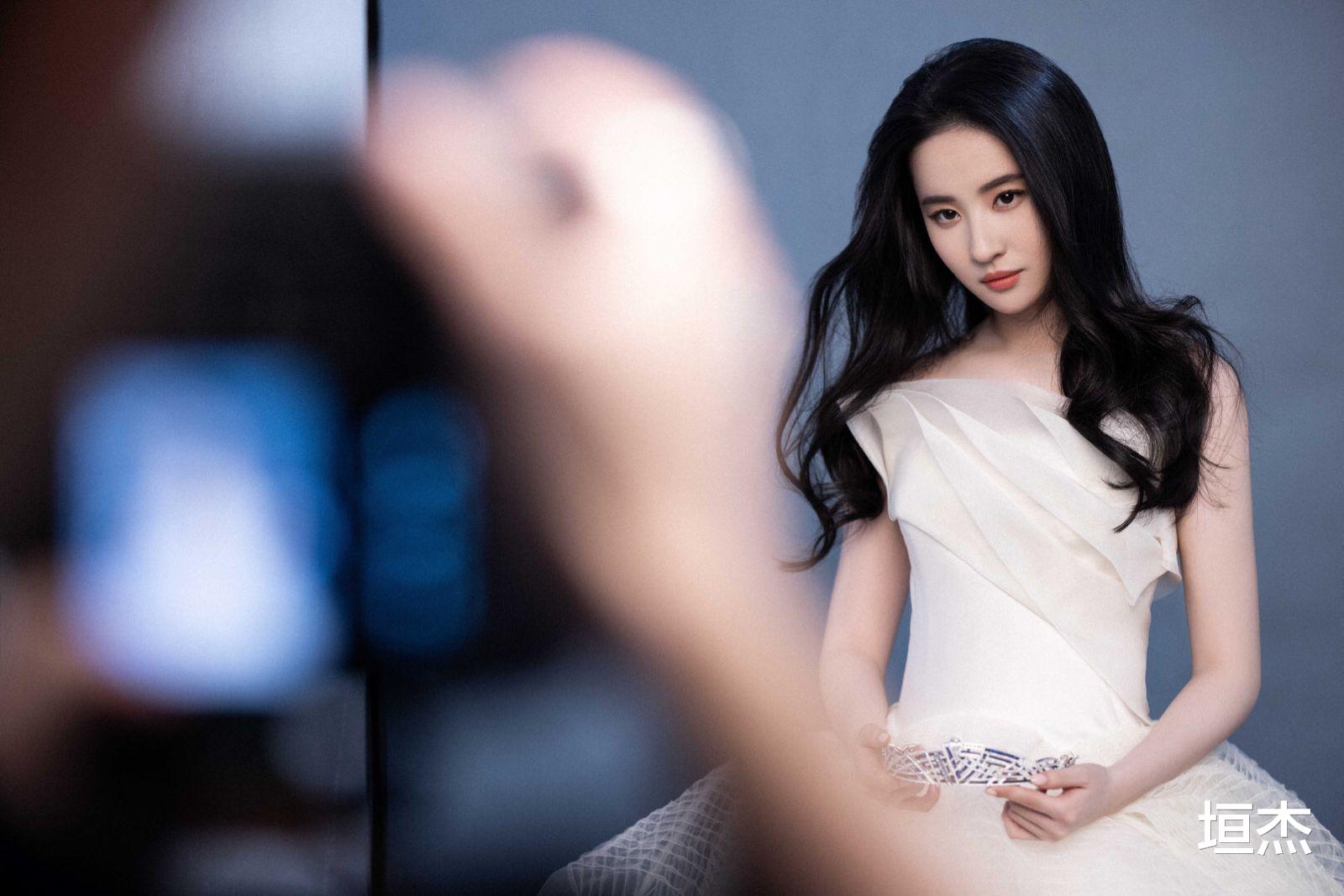 李若彤|只恋爱、不结婚，个个潇洒独立，这10位女星堪称“人间清醒”