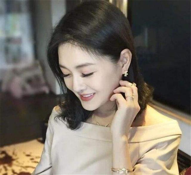 面霜 继“ 海蓝之谜”后，又一款平价面霜也值得分享，包装简单却真心好用