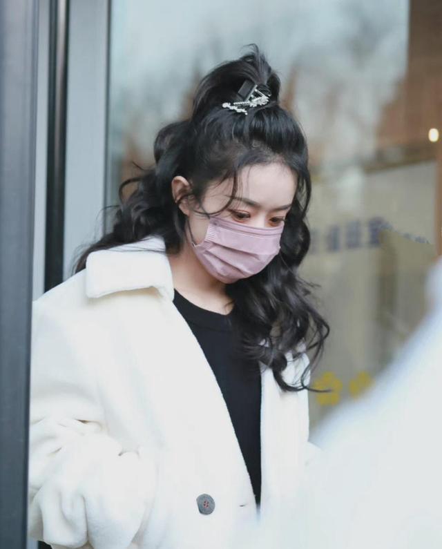 赵丽颖|赵丽颖春晚彩排,意外开启“带货”模式,号召力真的厉害