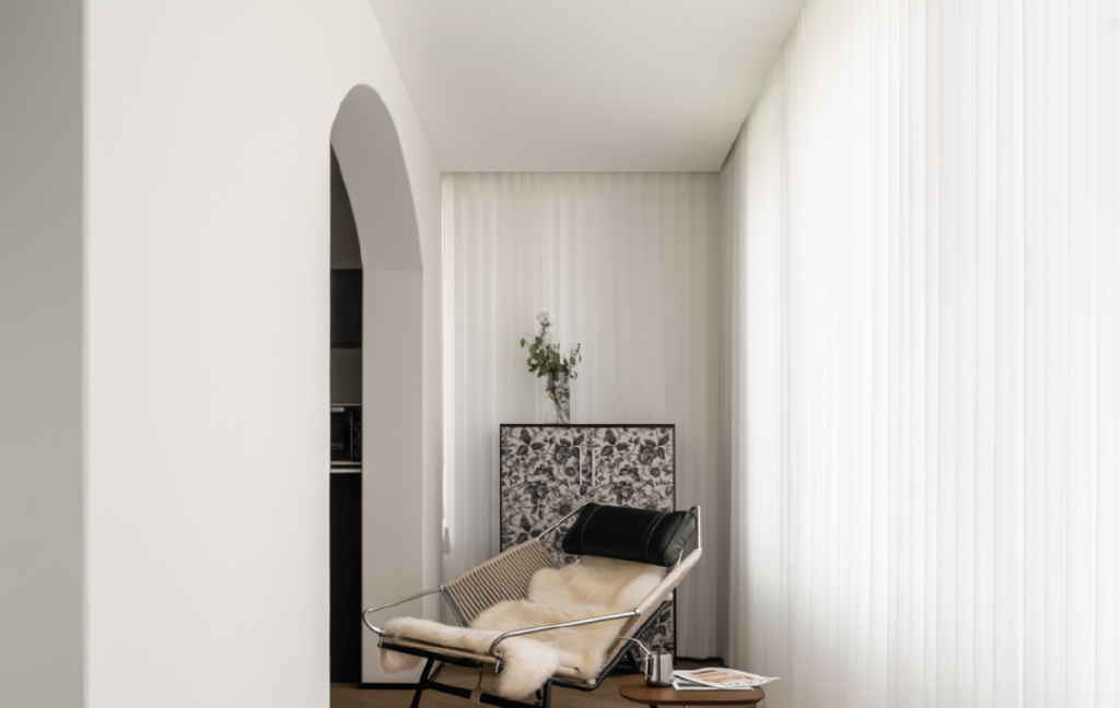 98m2弧形+原木色:重组空间后的轻法式之家,随性又自由