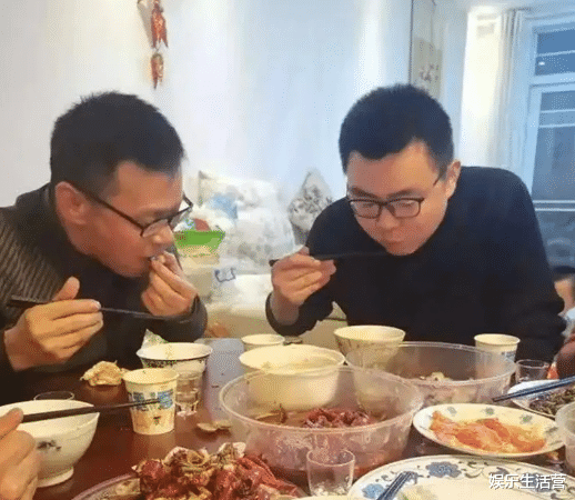 太假!96年才有出生证明,郭威出生证却是95年,印章的名字暴露了