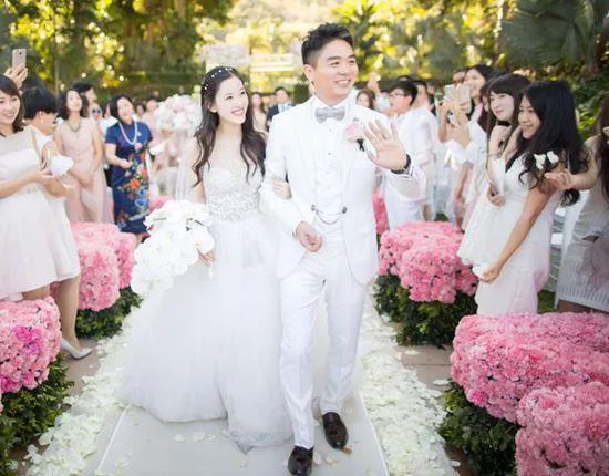 章泽天|章泽天晒5岁女儿正脸照，母女同框宛若姐妹，女儿被指像爸爸