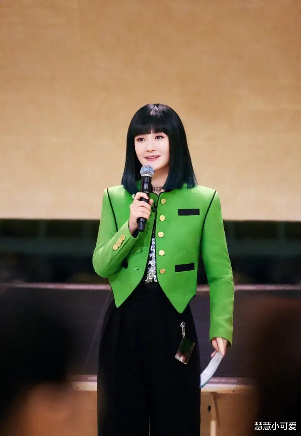 谢娜|严重怀疑中国最漂亮主持人谢娜碰医美了，整个脸已经完全不一样了