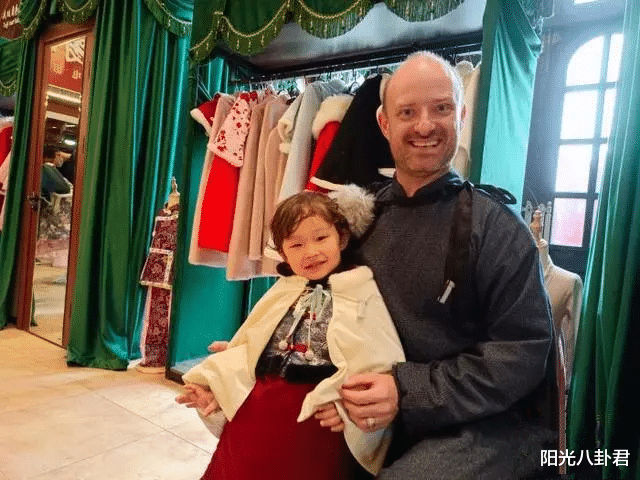 柯南|五位在华发展的美国男星,说各地方言娶中国妻子,父母以他们为荣