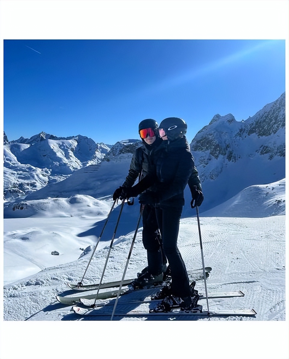 |丹麦有中国血统的王子和女友去潇洒滑雪！看淡头衔了，又酷又帅气