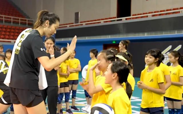 蔡斌|两套阵容！蔡斌迎来难题：2022年女排亚运会、世锦赛时间冲突了！