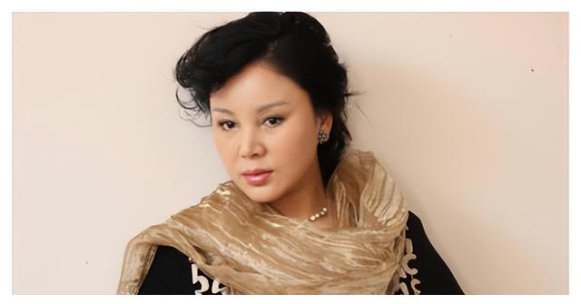 于小慧|于小慧:被2段感情伤得遍体鳞伤,不再相信爱情,如今52岁单身一人