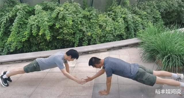 任天野|“硬汉”任天野与15岁儿子庆父亲节！身高已超180，颜值像韩星