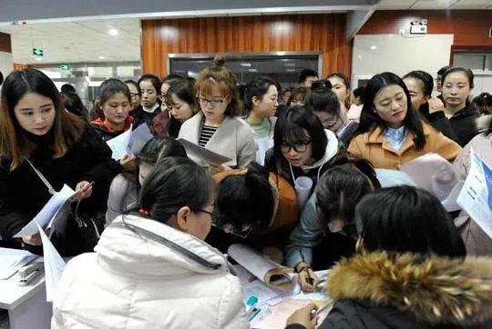 黄石|南大一博士找工作被11所大学婉拒，原因太扎心，难道博士不吃香？