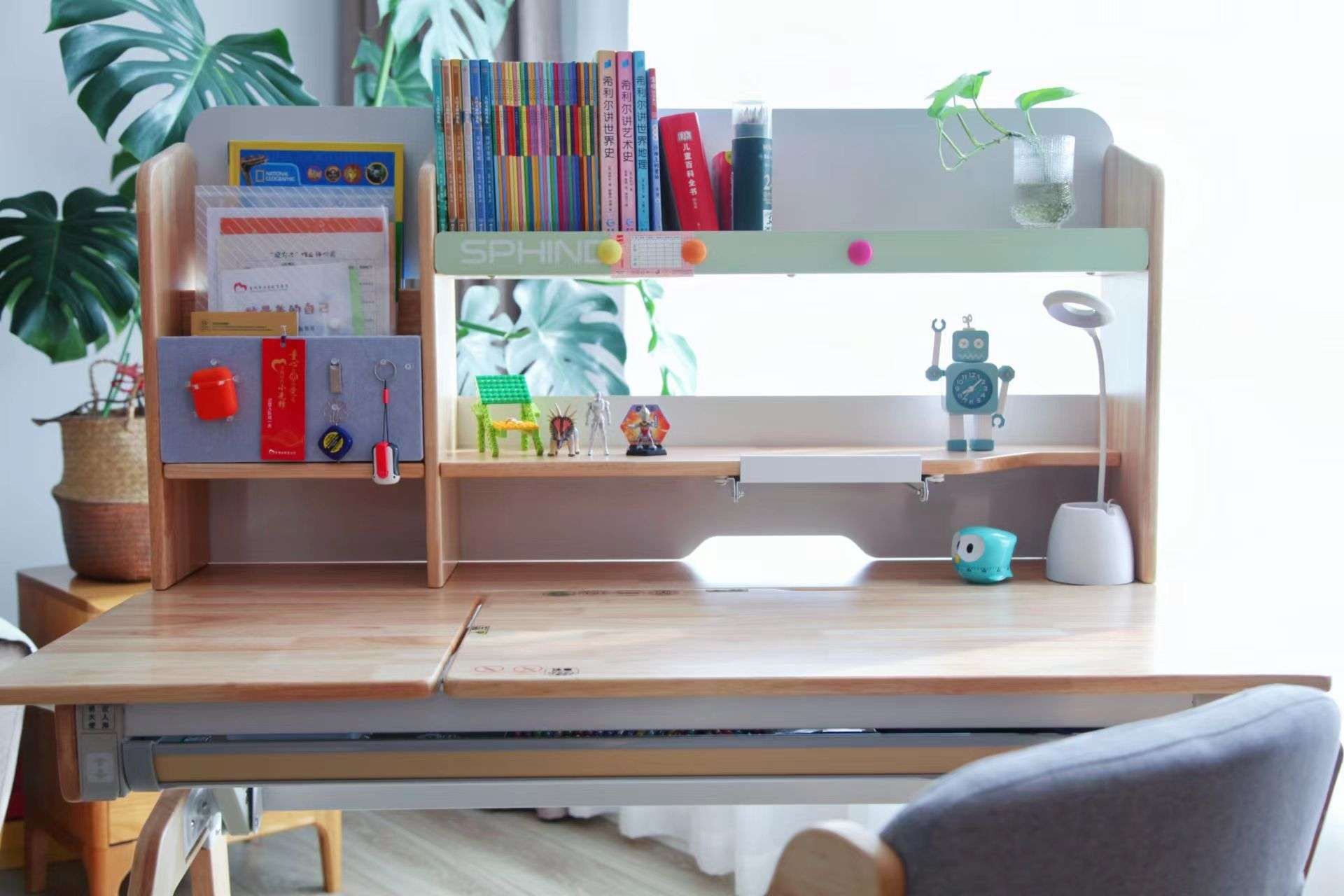 真实木，颜值高又环保，一款陪伴孩子学习的斯芬达小鹿学习桌椅