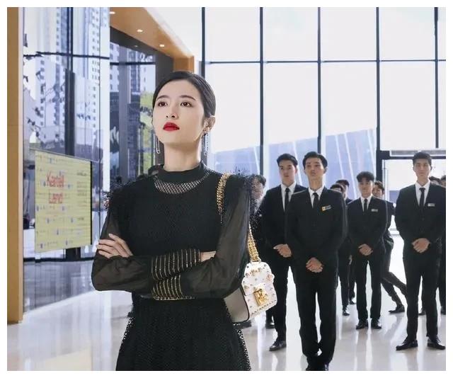 袁泉|8位自带“总裁”气质的女星,总裁范拿捏到位,稳重大气还不油腻