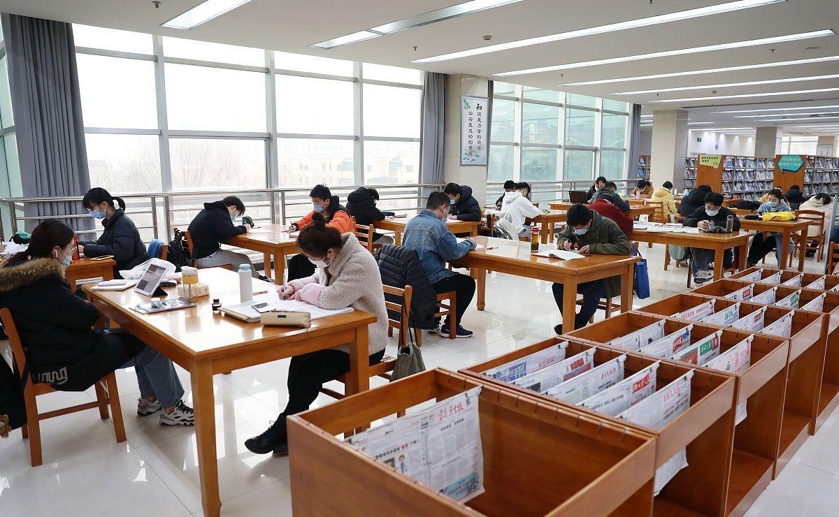 考研|毕业工作才知道，考研和考公的差距不是一星半点，幸好当初没选错