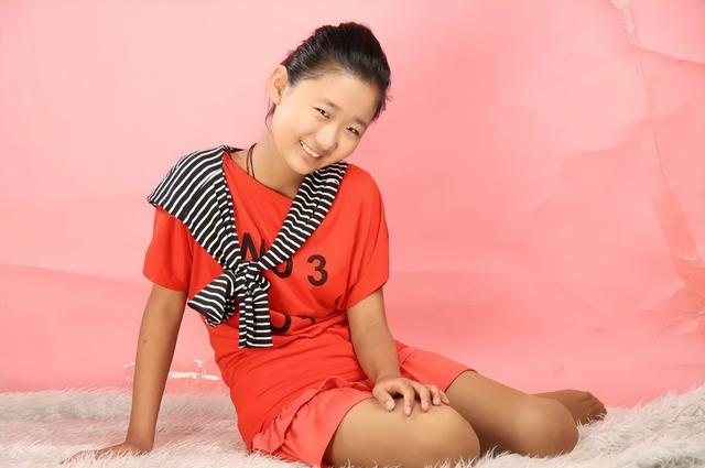 河北少女李明馨7年花200万抗癌,亲友劝放弃,怒道:我凭啥就该死