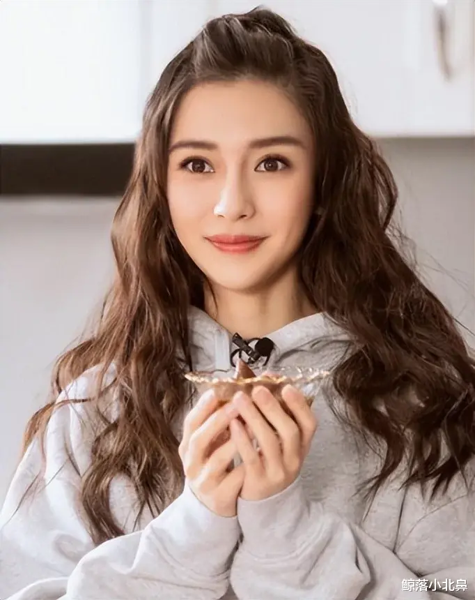 娱乐圈|娱乐圈公认的花瓶,靠颜值闯出一片天地