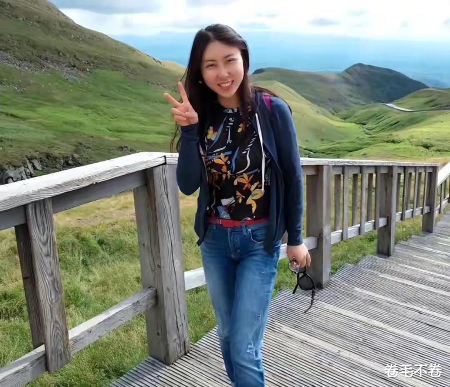 贾浅浅的10首爆火的诗词手稿,还有两首比《黄瓜诗》更有内涵