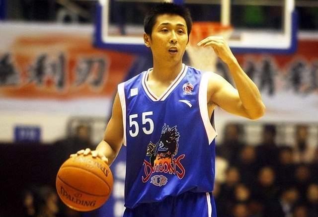 广东男篮|CBA联赛里，共13位球星获得过退役球衣待遇，看看他们都是谁？