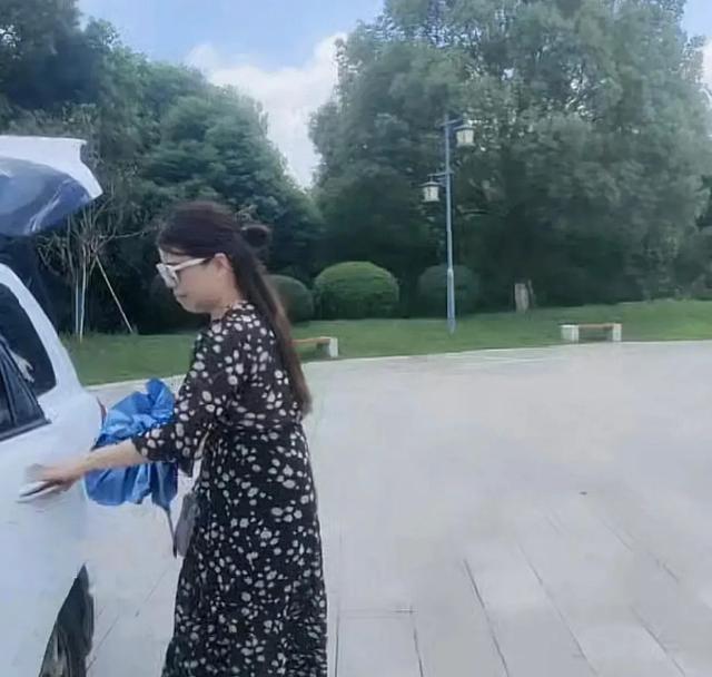 博物馆|许敏悠闲的听戏，同潘律逛博物馆，悦悦对小姨搞怪，北海舅妈反击