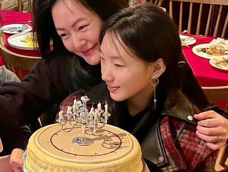 朱莉|小s女儿爆料父母已经分居，反遭母亲怒骂：忘恩负义的小孩