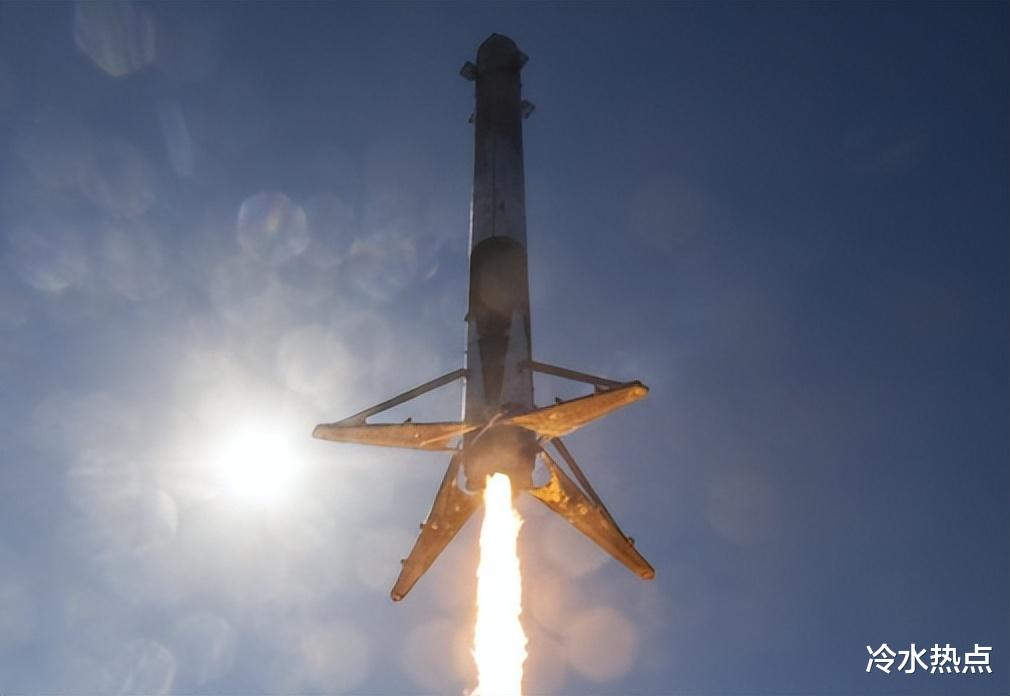 波音星际客船迎首飞,因技术原因多次推迟,为什么马斯克率先成功