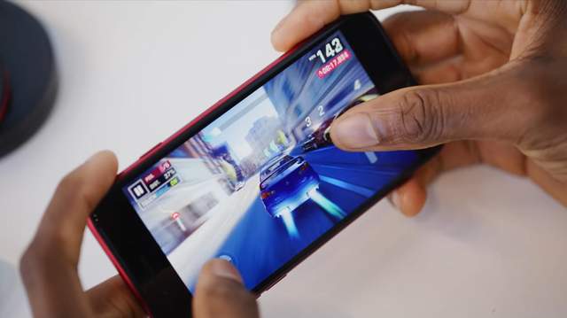 iPhoneSE|姨妈红iPhoneSE2022评测：仅售3499元，旧瓶装新酒是种什么体验