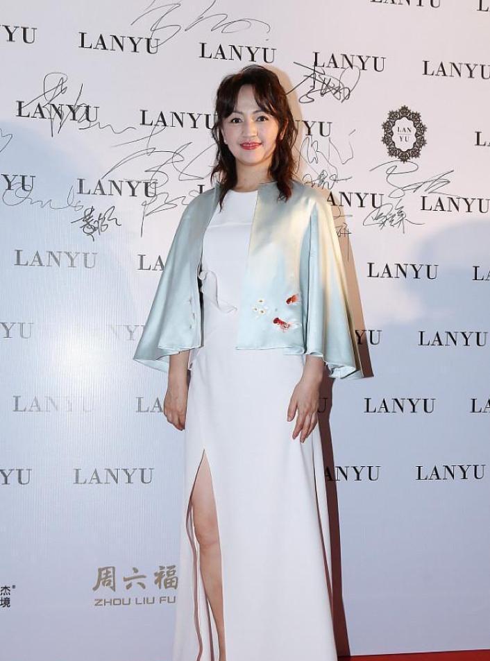 罗海琼|罗海琼的豪门现状，低调朴素纯素颜，不用化妆品的阔太太也很美！