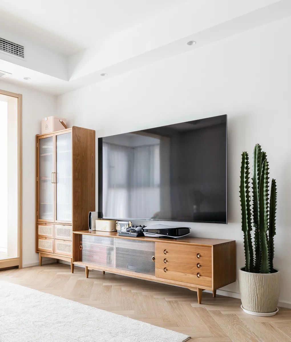 第二次装修,她坚持全屋大白墙、简单吊顶,原木日式风,温暖治愈