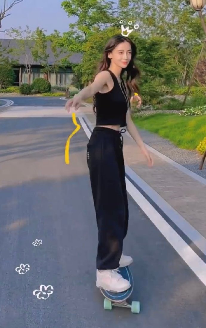 Angelababy|Angelababy玩滑板瘦成一道闪电