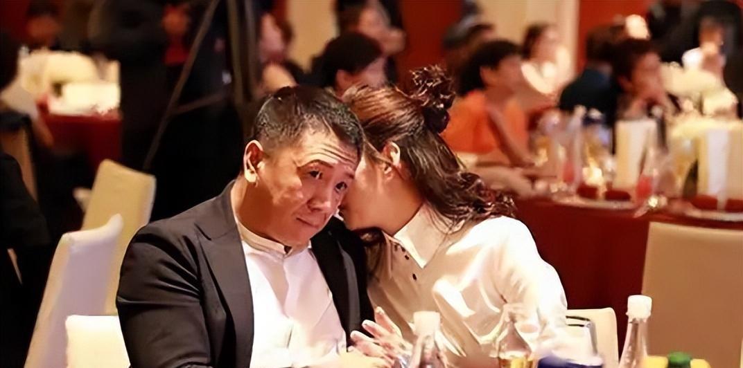 李小冉|李小冉：46岁无儿无女，嫁给男闺蜜7年真的幸福吗？